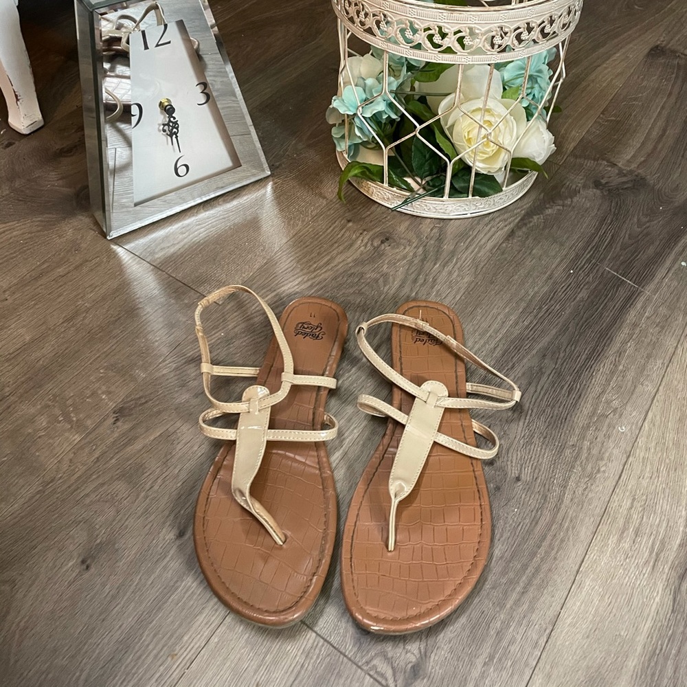 Cute strappy sandals - Picture 2 of 6